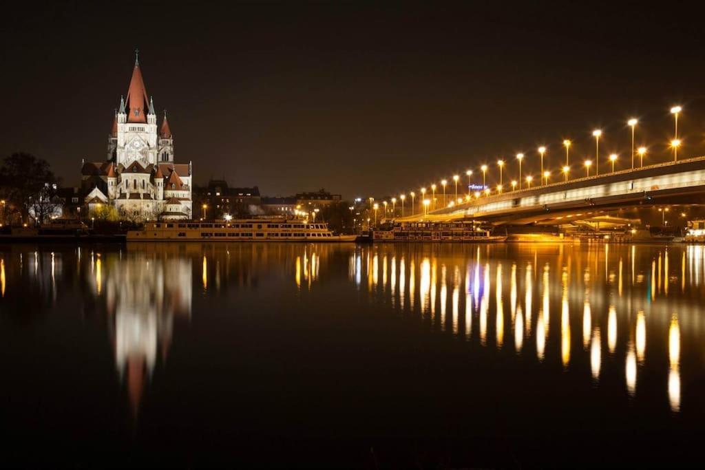 Schoenes Living Am Donauufer Vienna Exterior photo