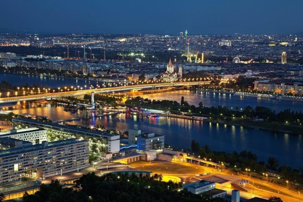 Schoenes Living Am Donauufer Vienna Exterior photo