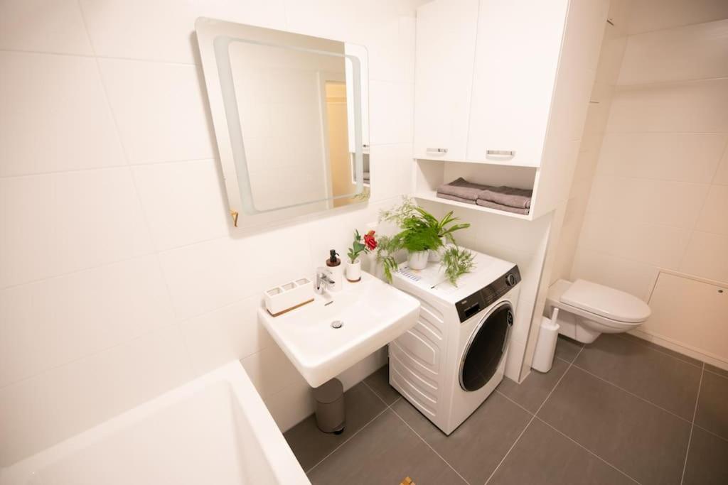 Schoenes Living Am Donauufer Vienna Exterior photo